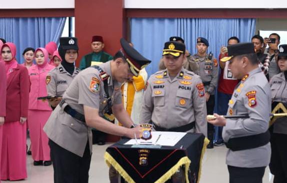 Mutasi Polri di Riau: Dua Pejabat Utama dan Empat Kapolres Resmi Berganti Jabatan