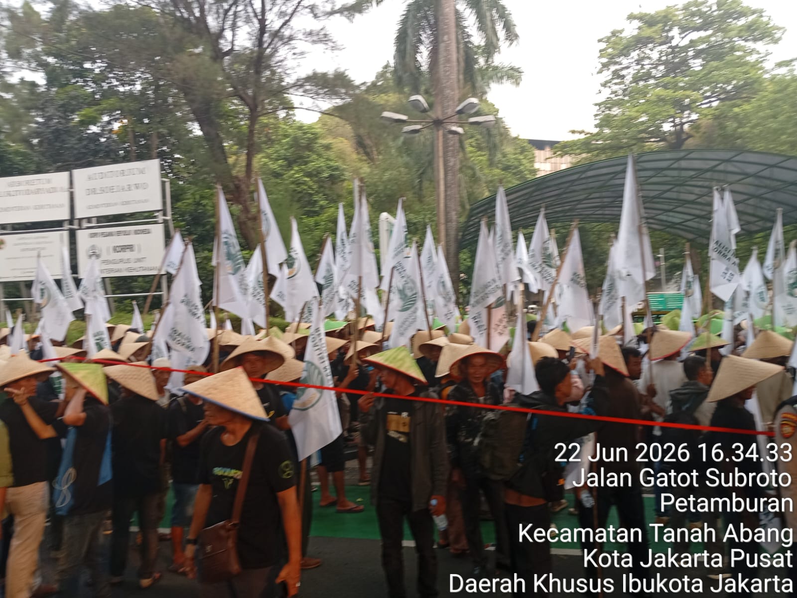 Petani Seluruh Sumatera Gelar Aksi Damai & Sampaikan Aspirasi di Gedung DPR RI